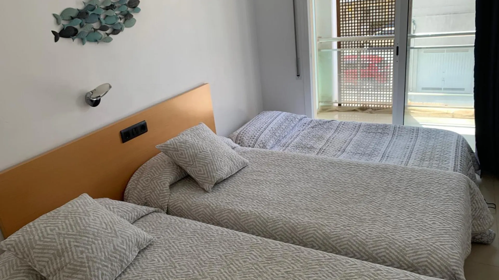 Solimar 10 Salou Solo Familias Con Parking Y Piscina 0*,  Spain